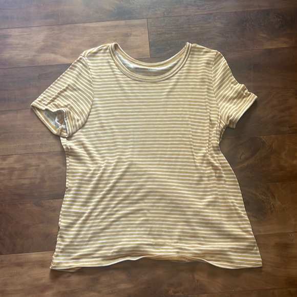 American eagle yellow t shirt - Picture 1 of 1